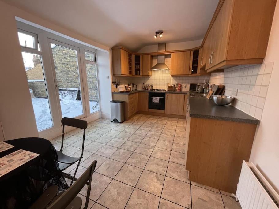Spacious Two Bedroom Flat In Prestigious Highgate. Лондон Экстерьер фото